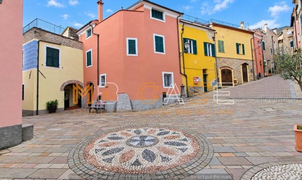 casa indipendente in vendita a Ceriale in zona Peagna