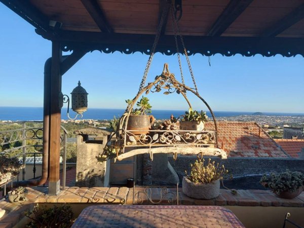 casa indipendente in vendita a Ceriale in zona Peagna