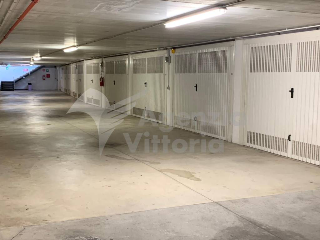 box auto in vendita a Ceriale