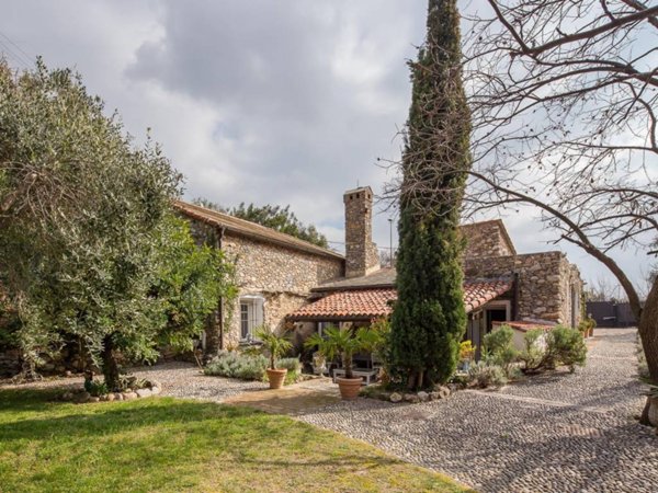 casa indipendente in vendita a Cisano sul Neva