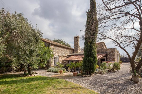 casa indipendente in vendita a Cisano sul Neva
