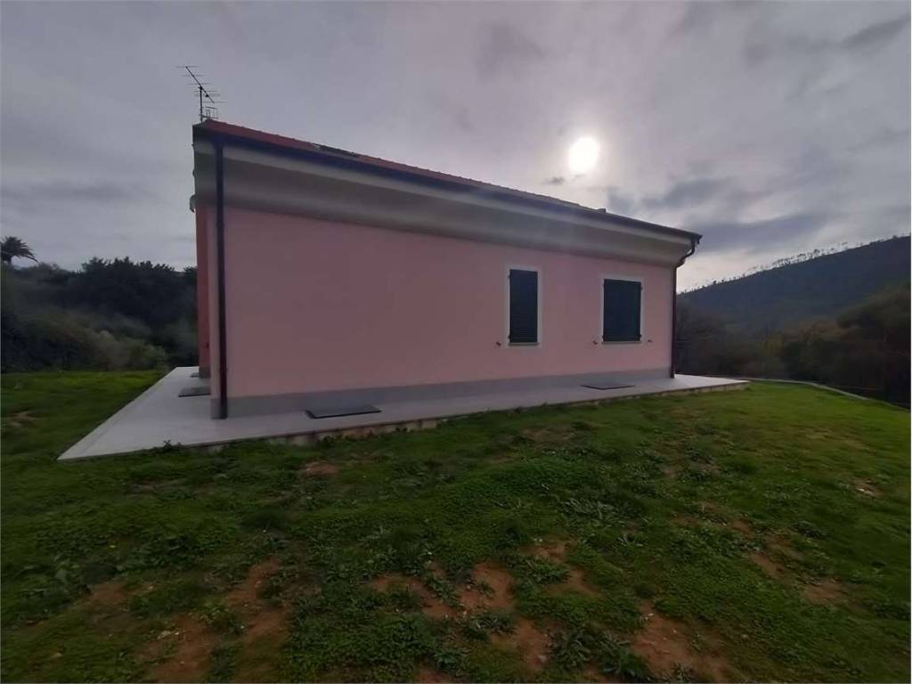 casa indipendente in vendita a Cisano sul Neva in zona Pianboschi