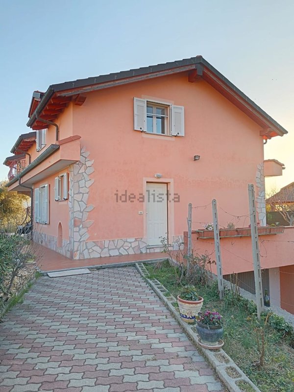 casa indipendente in vendita a Cisano sul Neva in zona Pianboschi