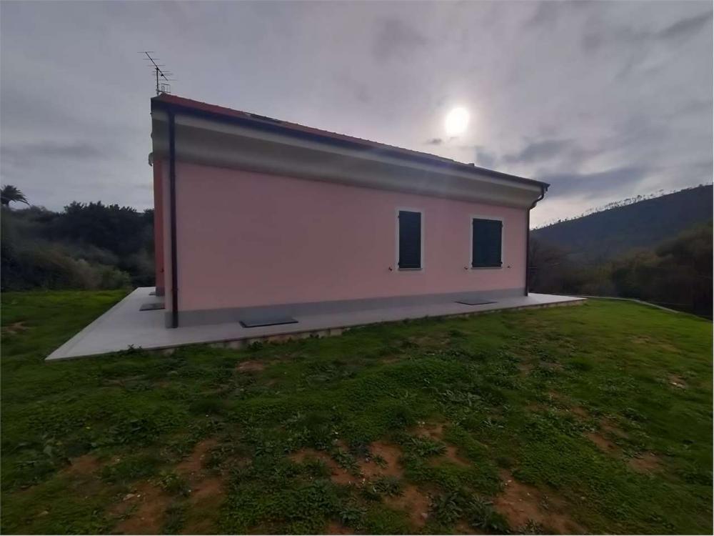 casa indipendente in vendita a Cisano sul Neva in zona Pianboschi