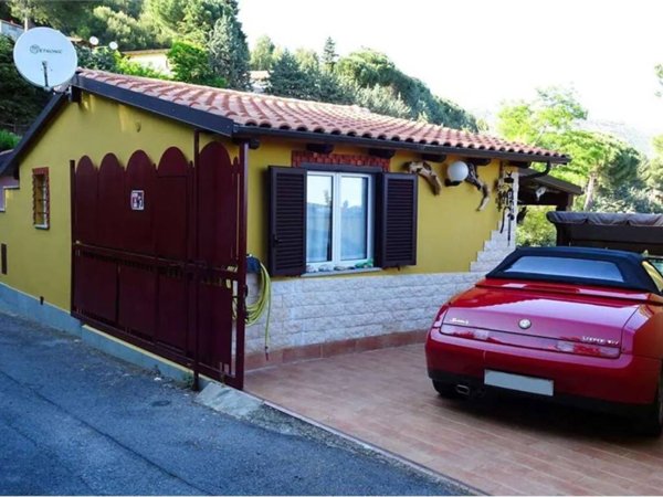 casa indipendente in vendita a Cisano sul Neva