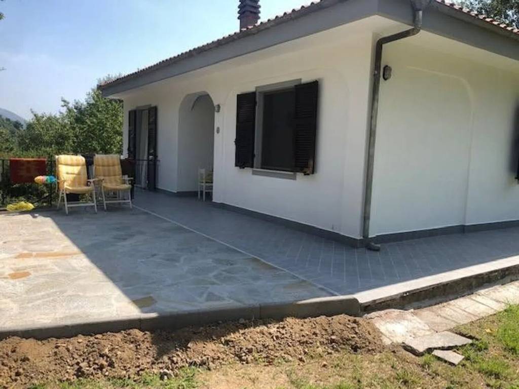 casa indipendente in vendita a Cisano sul Neva