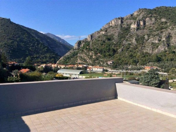casa indipendente in vendita a Cisano sul Neva in zona Conscente