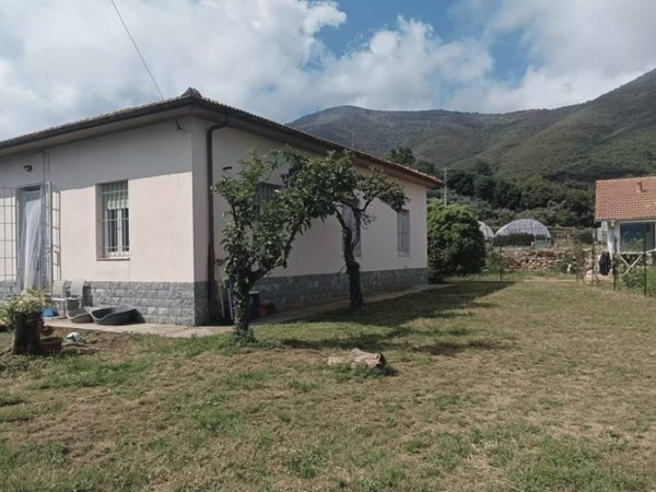 casa indipendente in vendita a Cisano sul Neva