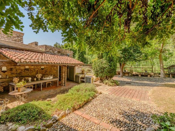 casa indipendente in vendita a Cisano sul Neva