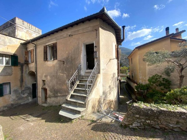 casa indipendente in vendita a Cisano sul Neva in zona Conscente