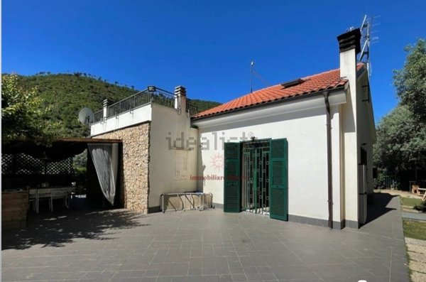casa indipendente in vendita a Cisano sul Neva