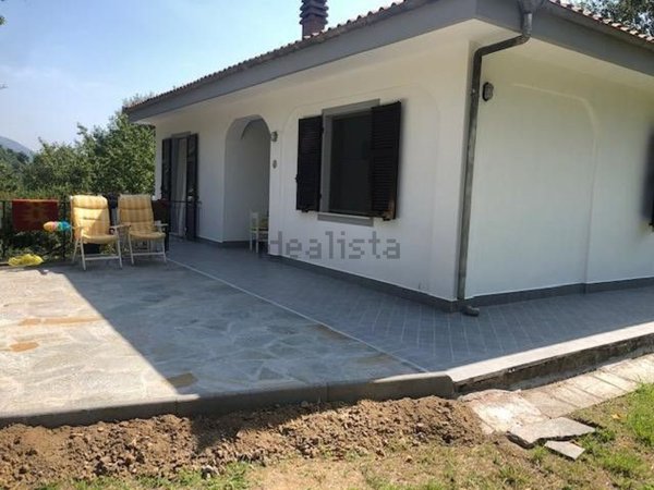 casa indipendente in vendita a Cisano sul Neva