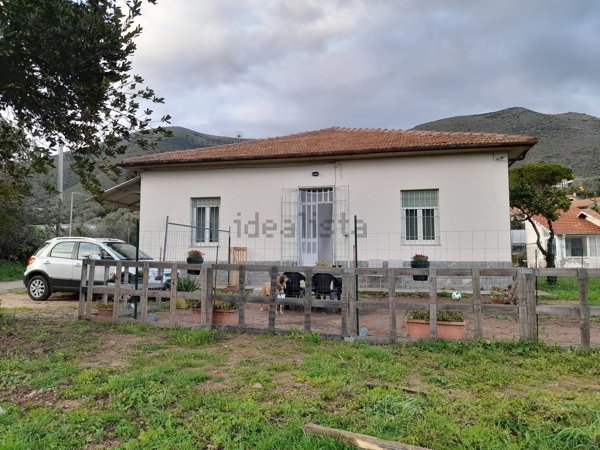 casa indipendente in vendita a Cisano sul Neva