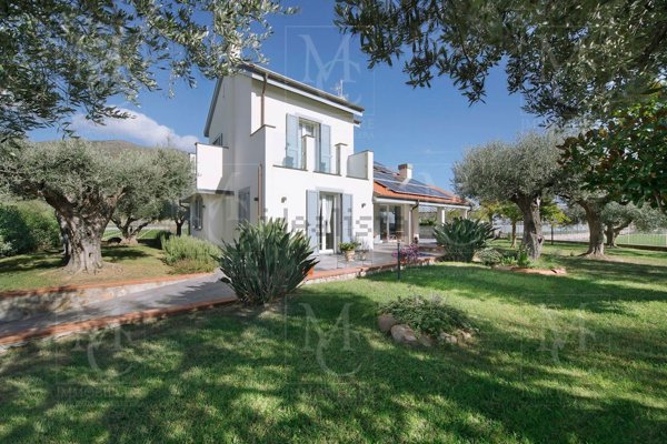 casa indipendente in vendita a Cisano sul Neva in zona Pianboschi