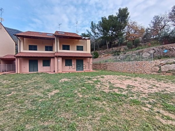 casa indipendente in vendita a Cisano sul Neva