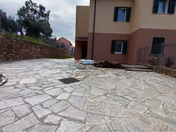 casa indipendente in vendita a Cisano sul Neva