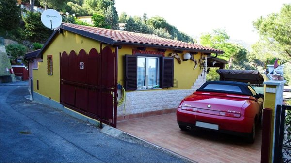 casa indipendente in vendita a Cisano sul Neva