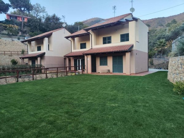 casa indipendente in vendita a Cisano sul Neva