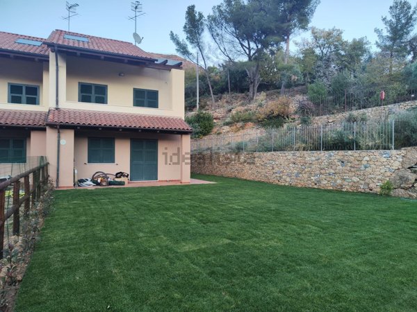 casa indipendente in vendita a Cisano sul Neva