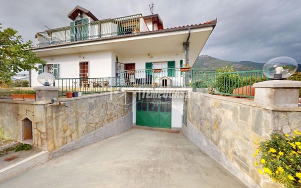 casa indipendente in vendita a Cisano sul Neva in zona Pianboschi