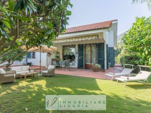 casa indipendente in vendita a Cisano sul Neva in zona Pianboschi