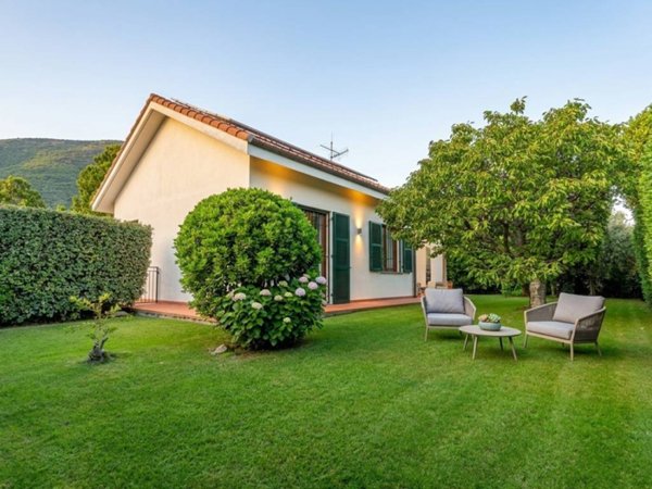 casa indipendente in vendita a Cisano sul Neva in zona Pianboschi