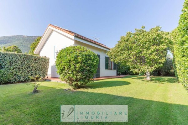 casa indipendente in vendita a Cisano sul Neva in zona Pianboschi