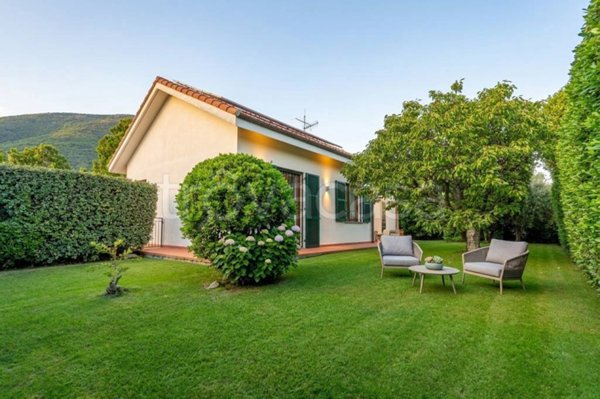 casa indipendente in vendita a Cisano sul Neva in zona Pianboschi