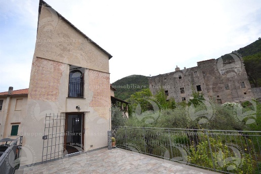 casa indipendente in vendita a Cisano sul Neva