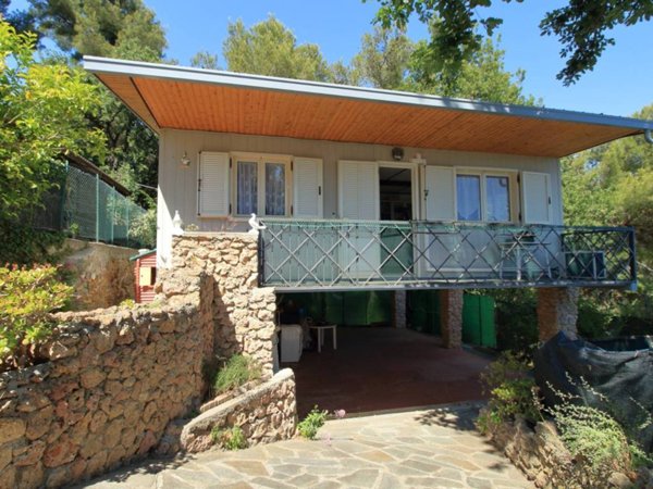 casa indipendente in vendita a Cisano sul Neva in zona Cenesi
