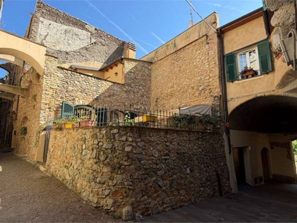 casa indipendente in vendita a Cisano sul Neva