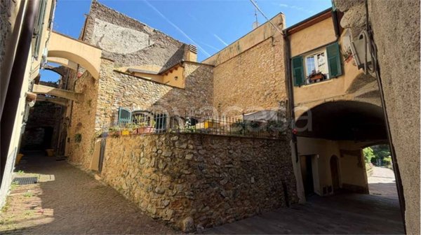 casa indipendente in vendita a Cisano sul Neva in zona Conscente