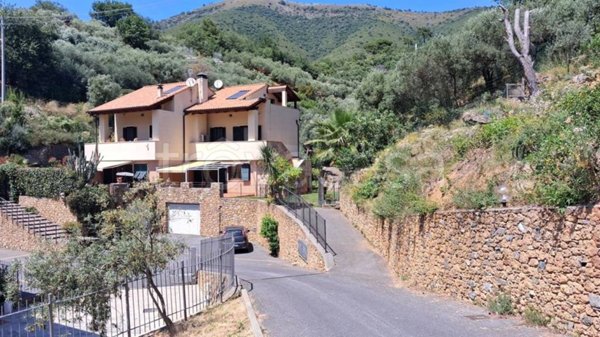 casa indipendente in vendita a Cisano sul Neva in zona Conscente