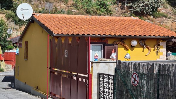 villa in vendita a Cisano sul Neva in zona Cenesi