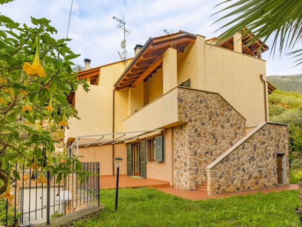 casa indipendente in vendita a Cisano sul Neva in zona Conscente