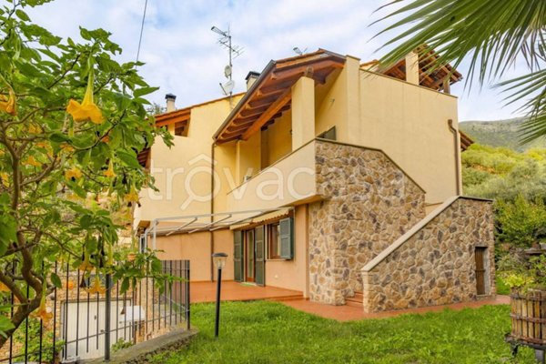 casa indipendente in vendita a Cisano sul Neva in zona Conscente