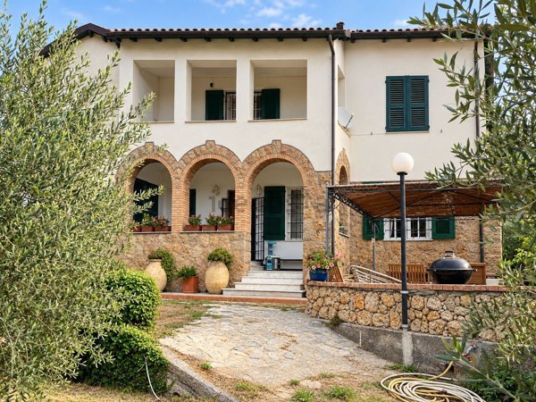 casa indipendente in vendita a Cisano sul Neva in zona Conscente