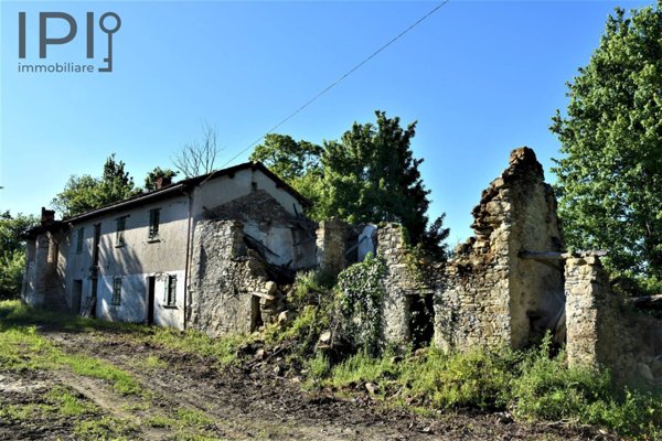 casale in vendita a Dego