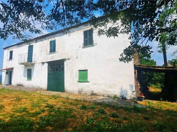 casale in vendita a Dego