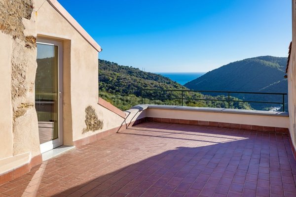 appartamento in vendita a Finale Ligure in zona Gorra