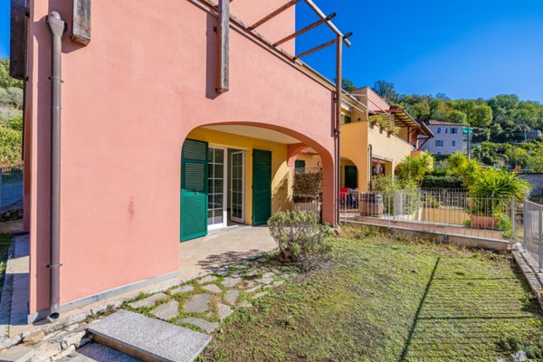 appartamento in vendita a Finale Ligure in zona Perti