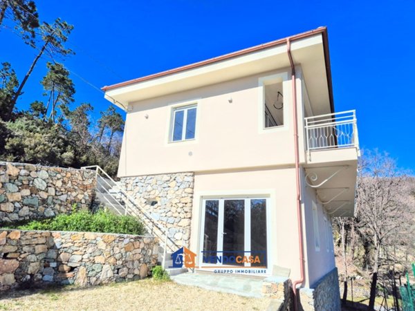casa indipendente in vendita a Finale Ligure in zona Gorra
