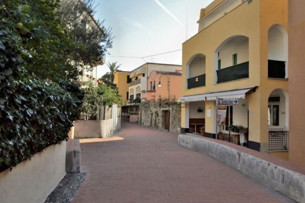 appartamento in vendita a Finale Ligure in zona Varigotti