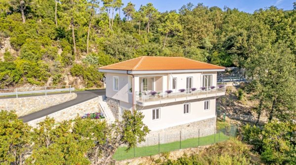 casa indipendente in vendita a Finale Ligure in zona Olle