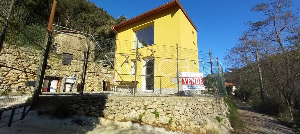 casa indipendente in vendita a Finale Ligure