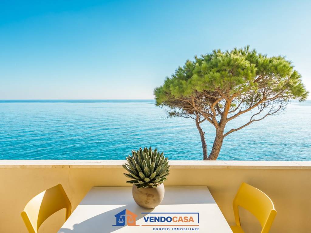appartamento in vendita a Finale Ligure in zona Varigotti