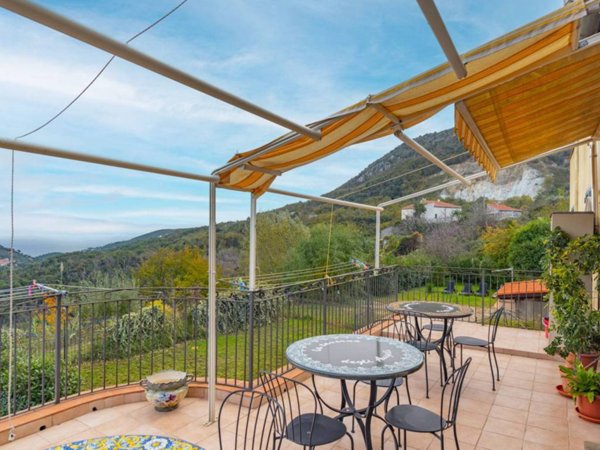 casa indipendente in vendita a Finale Ligure