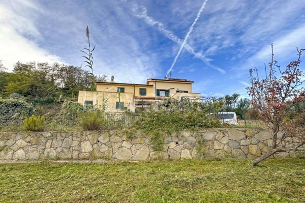 appartamento in vendita a Finale Ligure in zona Calvisio