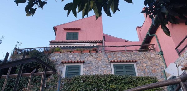 casa indipendente in vendita a Finale Ligure