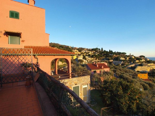 casa indipendente in vendita a Finale Ligure